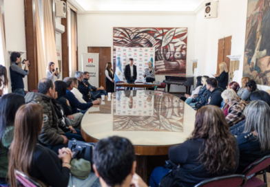 Morón avanza con la firma de escrituras a familias del distrito