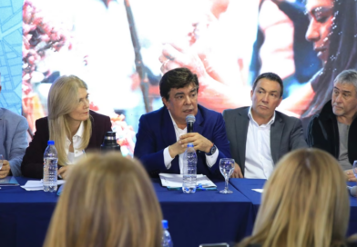 Reeligieron a Espinoza al frente de la FAM y le “exigieron a Milei una corrección del rumbo económico”