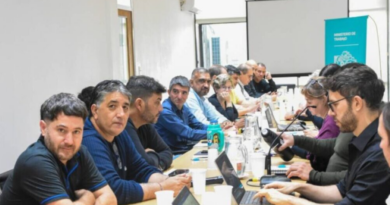 Kicillof acordó un aumento salarial del 6% para los estatales bonaerenses