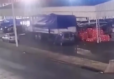 Una joven de 26 años murió aplastada por el acoplado de un camión en el Mercado Central